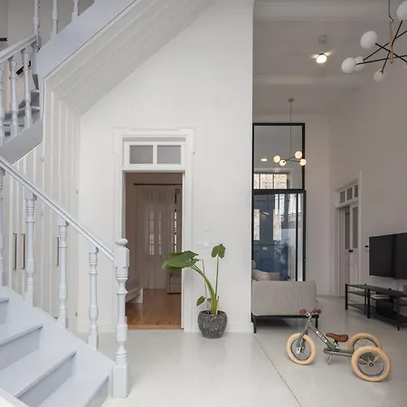 Hébergement de vacances 1924 Gemini House Jacuzzi, Garden, Rooftop