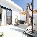 Hébergement de vacances 1924 Gemini House Jacuzzi, Garden, Rooftop *