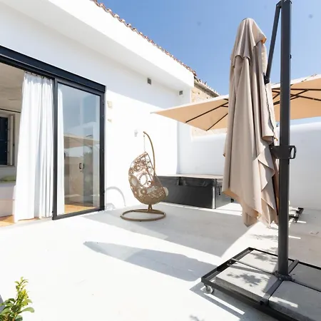 Prázdninový dům 1924 Gemini House Jacuzzi, Garden, Rooftop *