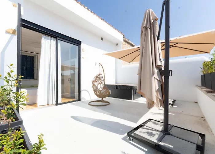 Prázdninový dům 1924 Gemini House Jacuzzi, Garden, Rooftop *